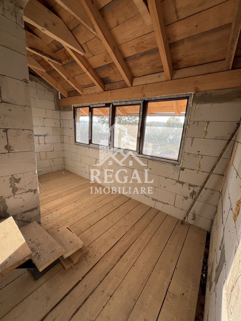 Casă spațioasă de vânzare în Ruși – pentru locuință sau investitie - Poză 12