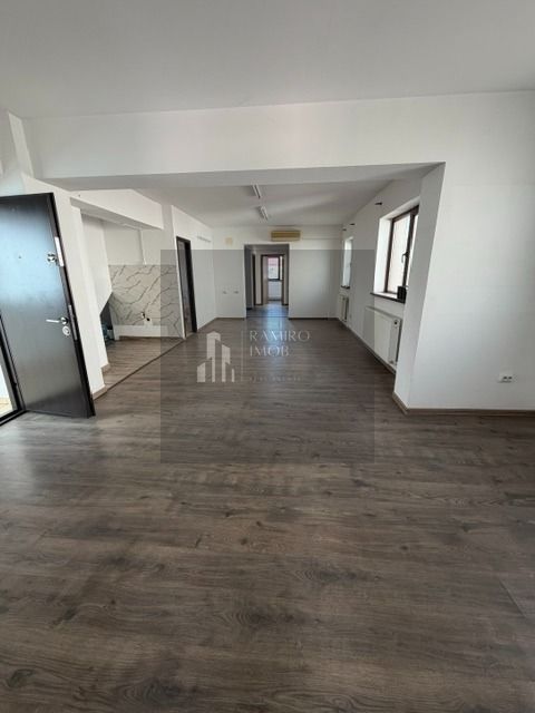 Spatiu Comercial / Birouri Metrou Aparatorii Patriei - Poză 1