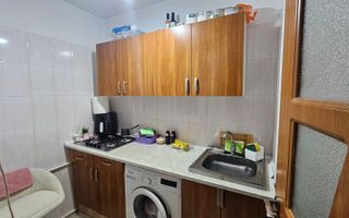 DE VANZARE GARSONIERA - LUJERULUI - METROU - Poză 3