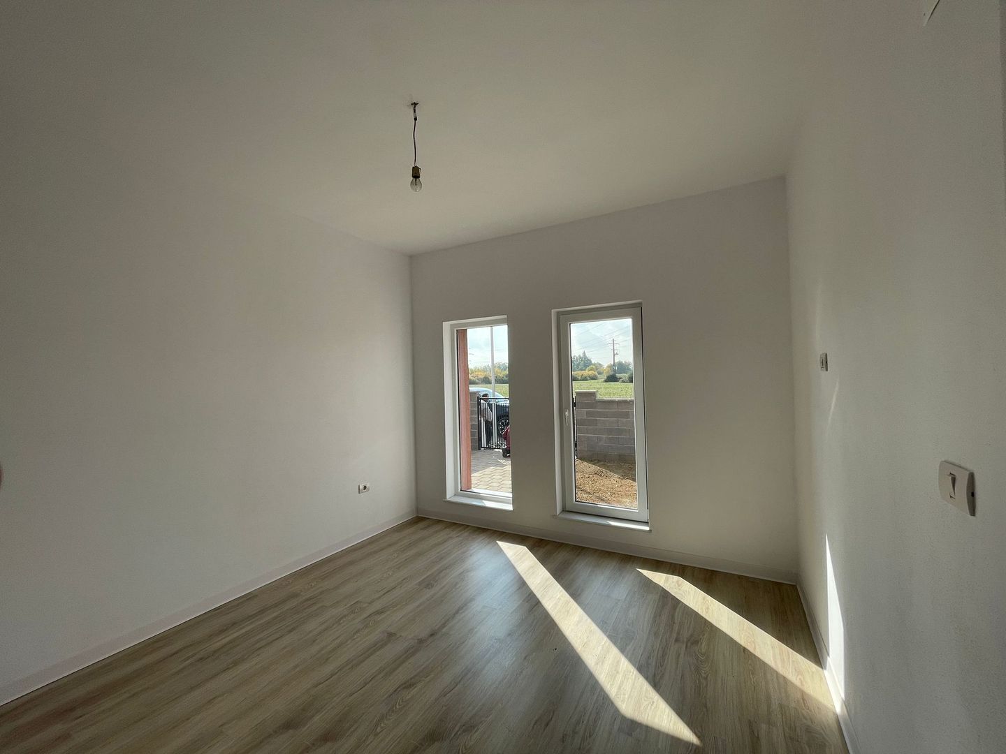 Duplex 4 dormitoare-2 Bai-129 Mp- Super Pret-Pozitie Excelenta-Ghiroda - Poză 2