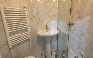Apartament 2 camere,curte comuna/4 proprietari - Poză 5