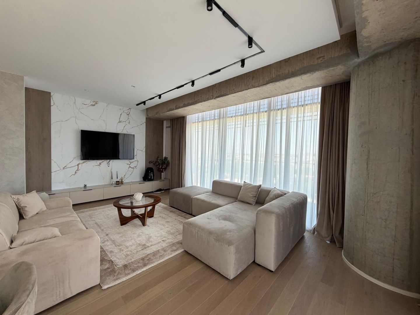 Apartament elegant cu 4 camere | UpSite | Facilități premium - Poză 1