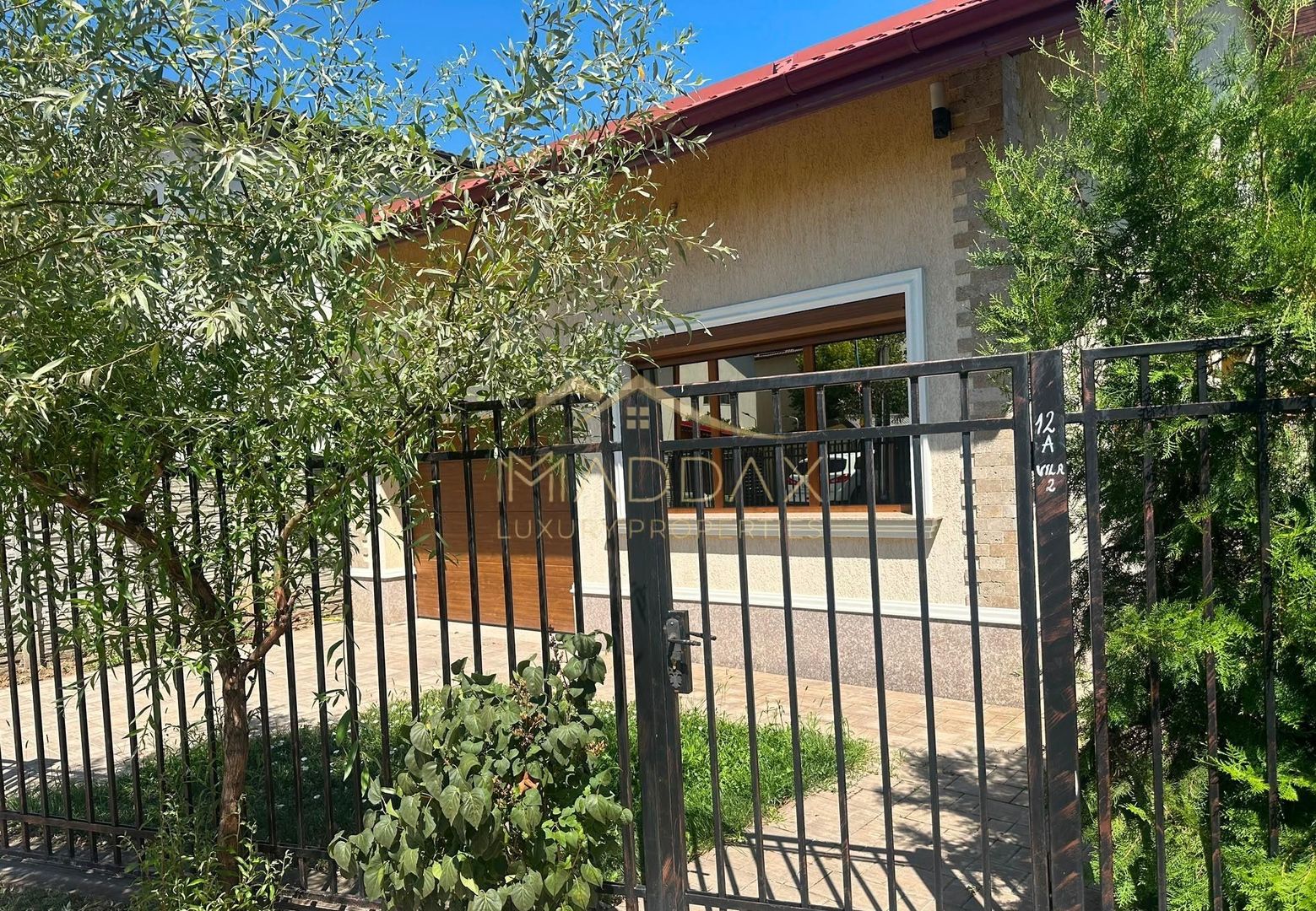 Casă Gata de Mutat | 180 mp Utili, 4 Camere, Mansardă și Garaj pentru Familia Ta - Poză 2