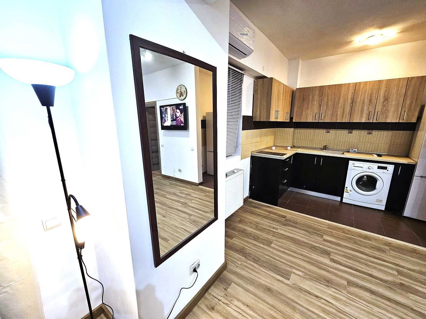 Închiriez garsonieră modernă  Piața Alba Iulia, centrală proprie - Poză 5