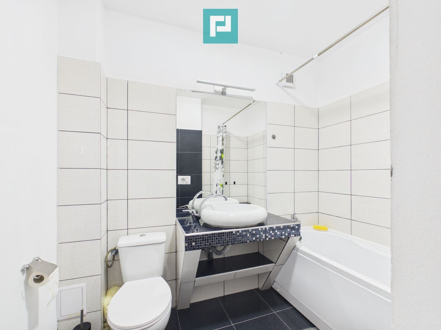 Apartament cu 3 camere si curte in Alfa - Poză 5
