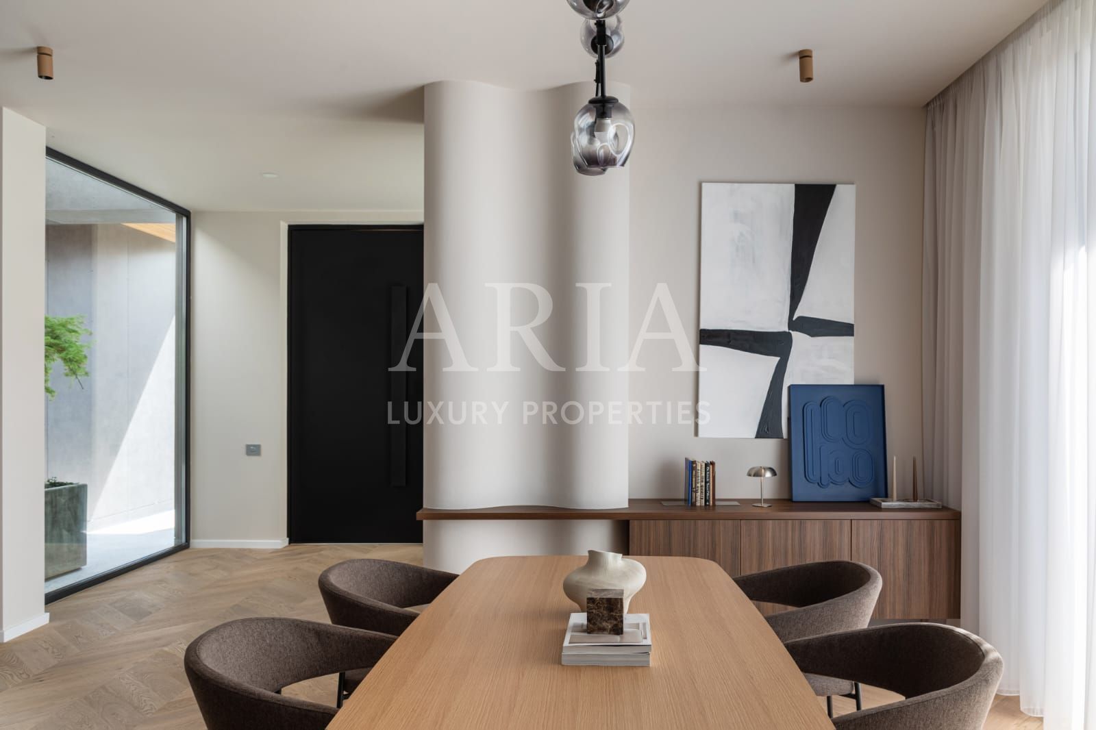 REZIDENȚĂ CONTEMPORANĂ CU DESIGN ICONIC | POZE REALE | - Poză 14