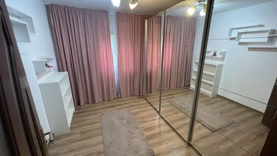 Vanzare Apartament 4 camere, 80mp, 2 bai, in Titan, 2 min metrou - Poză 1