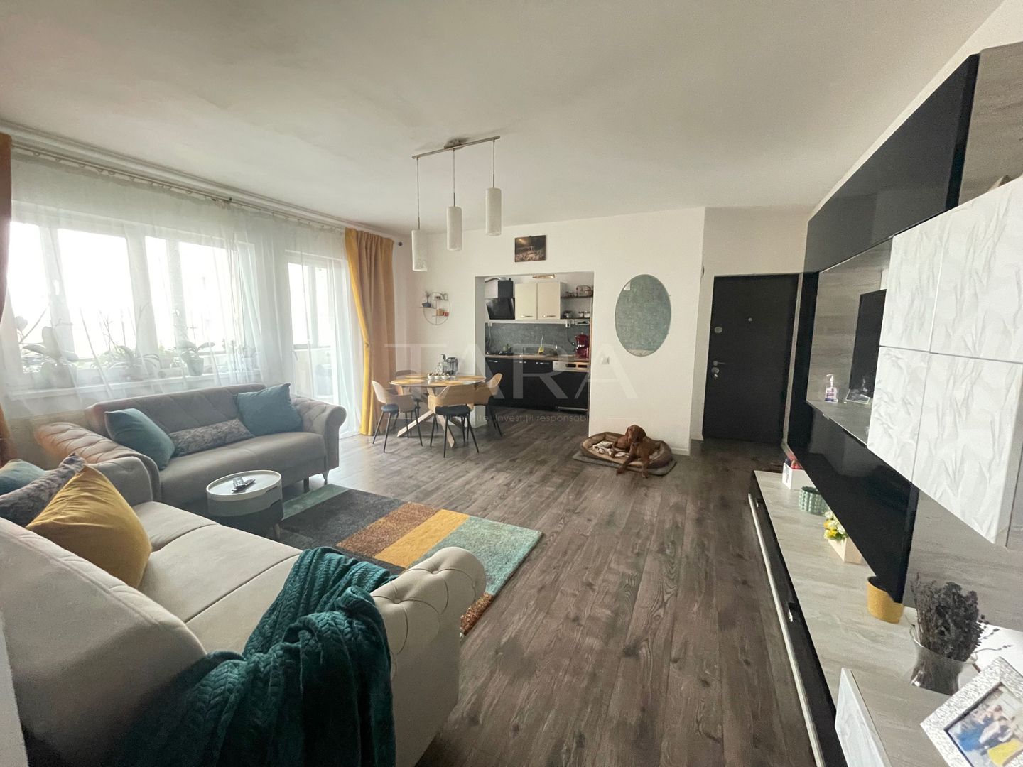 Apartament cu 2 camere, balcon închis, parcare cu CF, Terra, Florești. - Poză 1