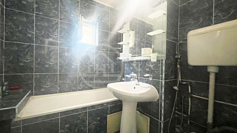 Apartament cu 3 camere de inchiriat in zona Rogerius, Oradea - Poză 9