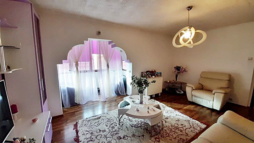 In Feldioara, la 17 Km de Brasov, apartament 2 camere, 43000 euro - Poză 6