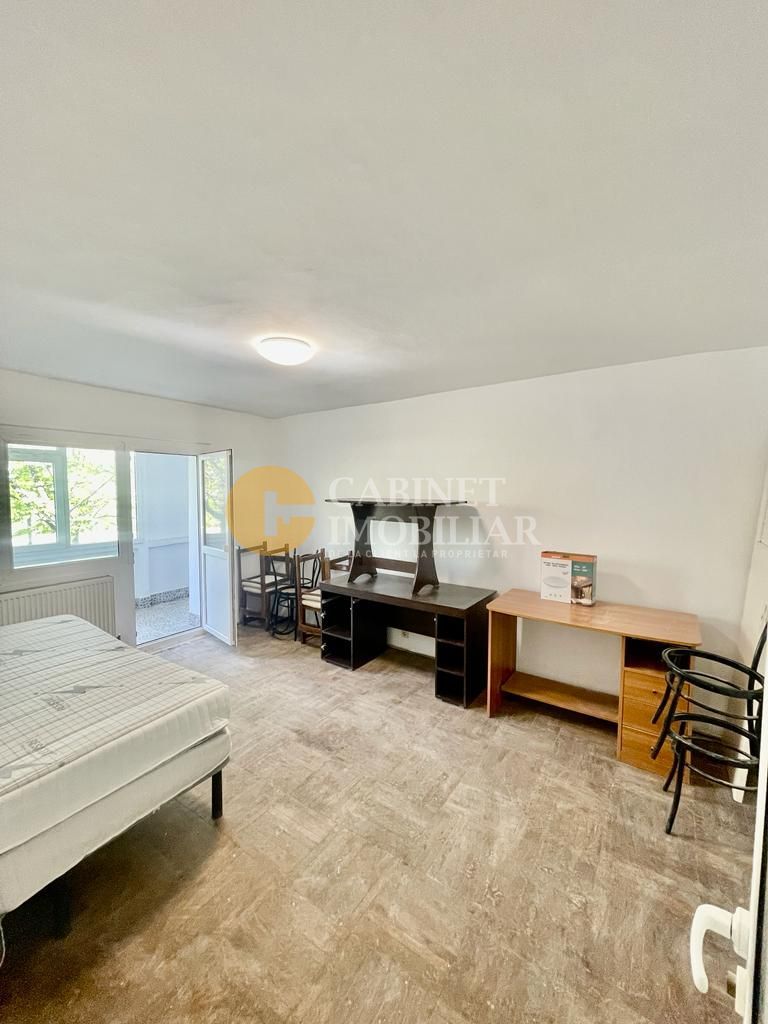 Etaj 1 Apartament 2 Camere Decomandat 55 MP Bloc 1986 - Poză 9