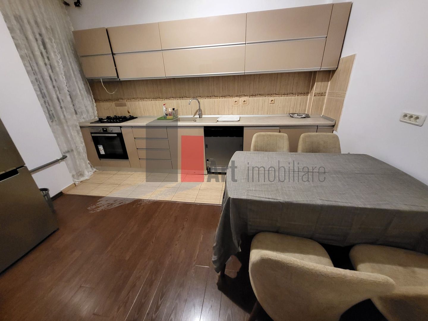 Apartament cu 3 camere de vanzare in zona Straulesti - Poză 8