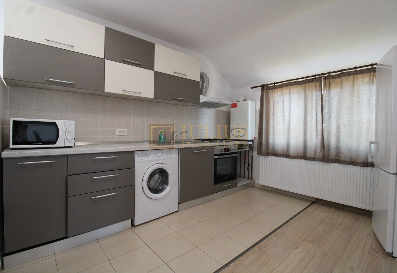 apartament la curte, 2 băi, loc de parcare, zona linistita, dressing - Poză 2