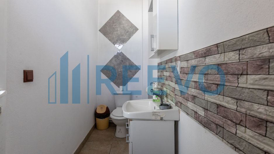 Clădire și teren de investiție, central Roman - Poză 22