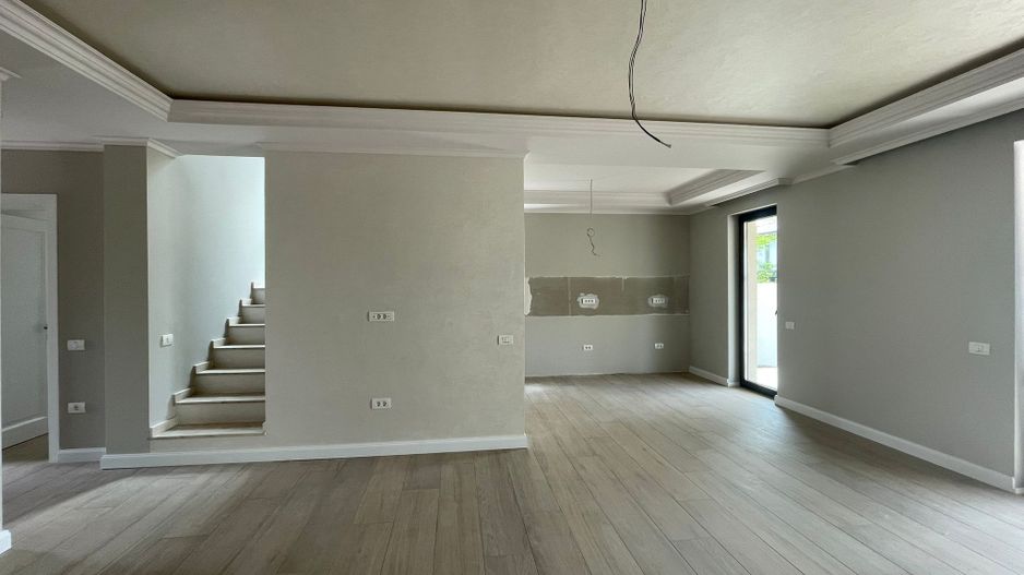 Duplex cu 5 camere și 3 băi - Mosnita Noua - Poză 1