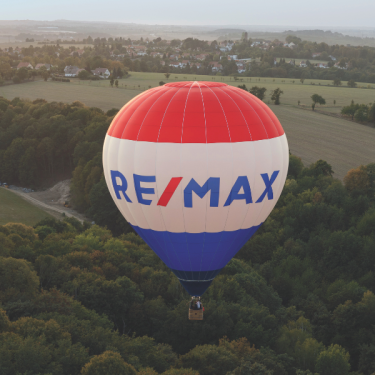 
    Agenție imobiliară REMAX Experts
    
  
  