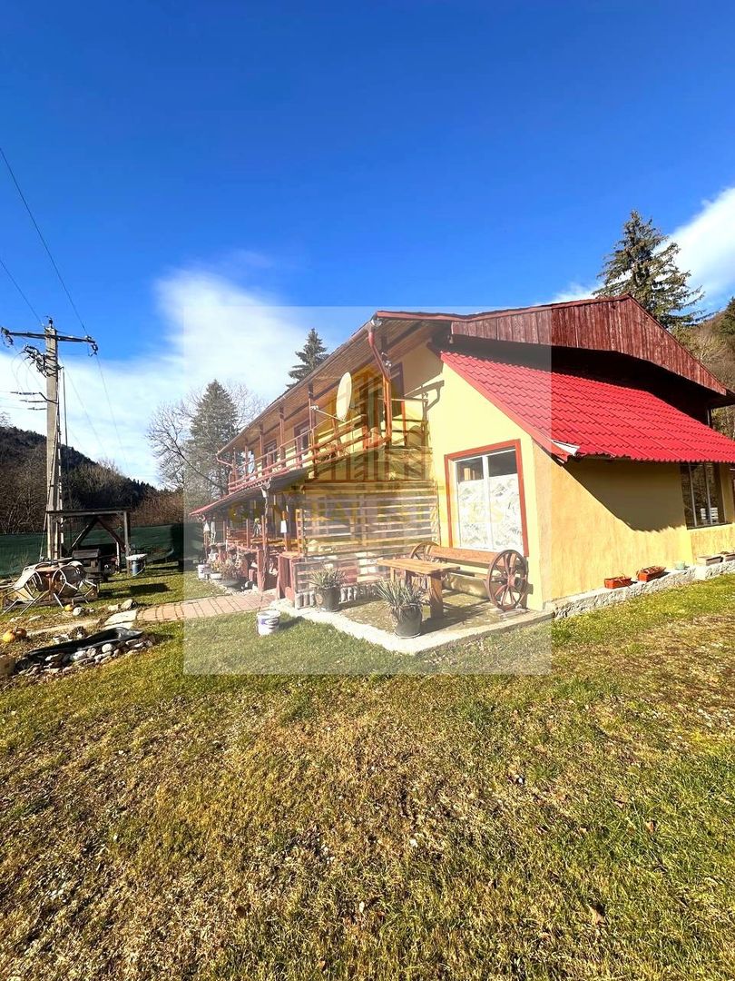 Vila de vanzare in Parcul national Piatra Craiului - Poză 1