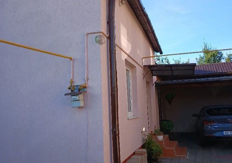 🏡 CASĂ SPAȚIOASĂ CU 5 CAMERE, CURTE ȘI TEREN - Poză 1