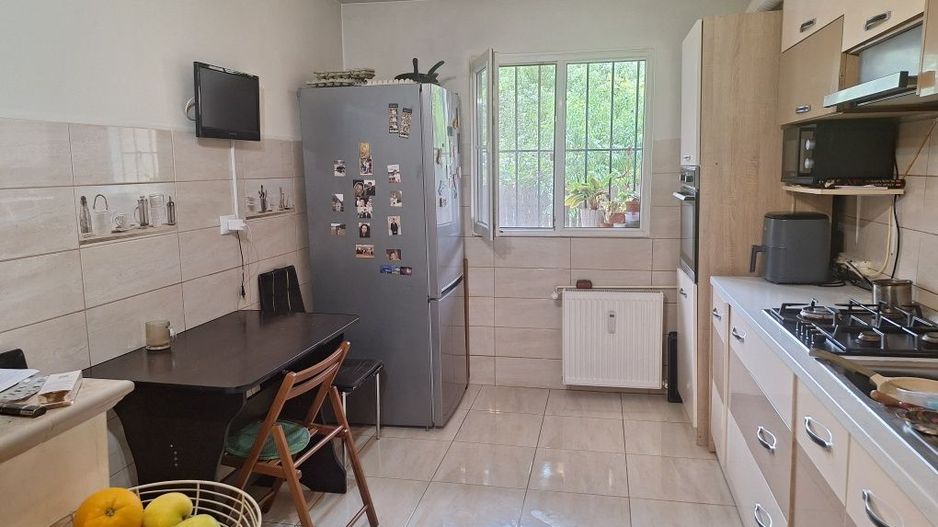 Vanzare apartament 4 camere decomandat, 85 mp, 2 băi, parter, Gorjului - Poză 1