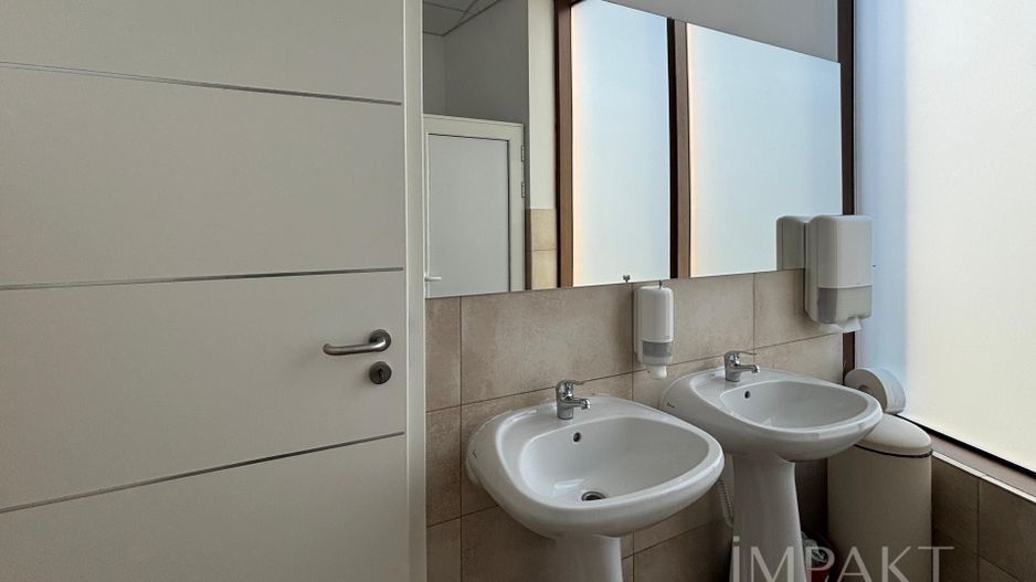 Spațiu comercial modern, zona-centrala complet amenajat pentru birouri - Poză 12