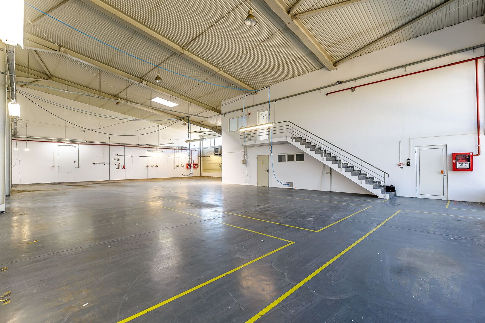 Hală industrială ideală pentru producție sau showroom în Arad 553mp - Poză 6