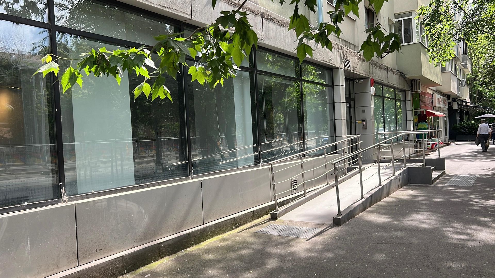 Spațiu comercial stradal | 253 mp utili | Vitrină | Bd. Basarabia - Poză 2