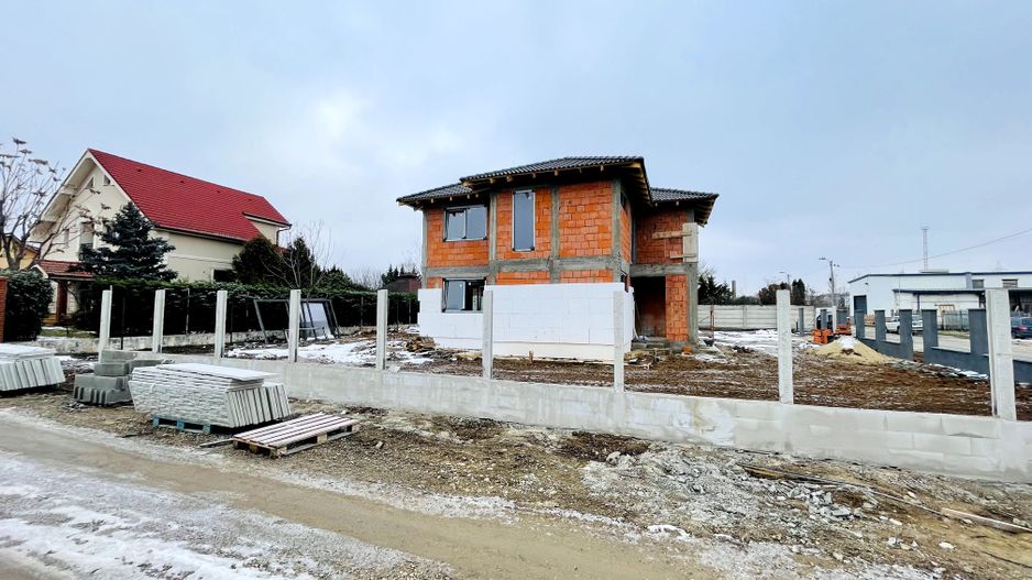 Casa semifinisata P+E zona Oncea - Poză 4