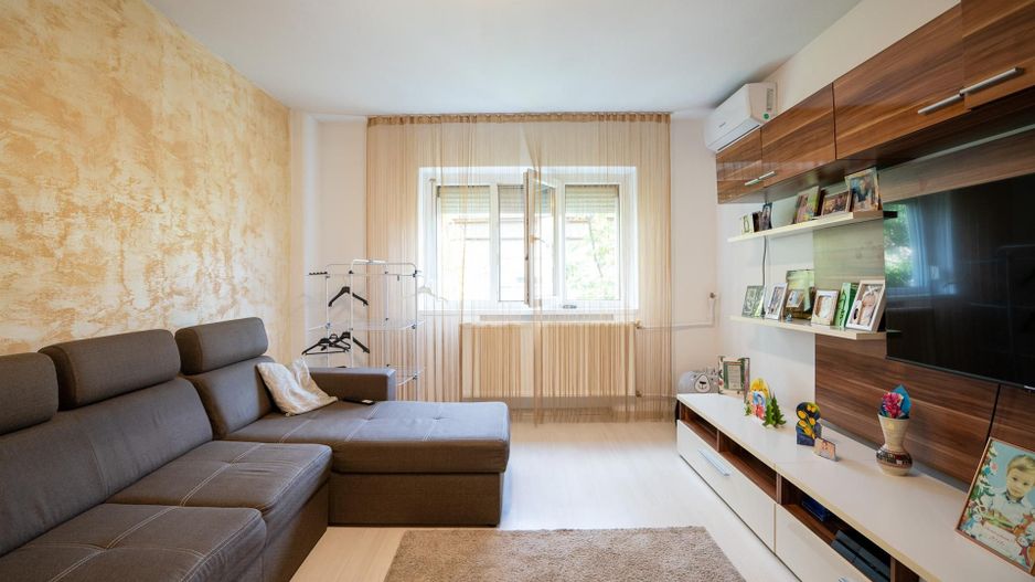 APARTAMENT CU 2 CAMERE DECOMANDAT ZONA ROGERIUS - Poză 2