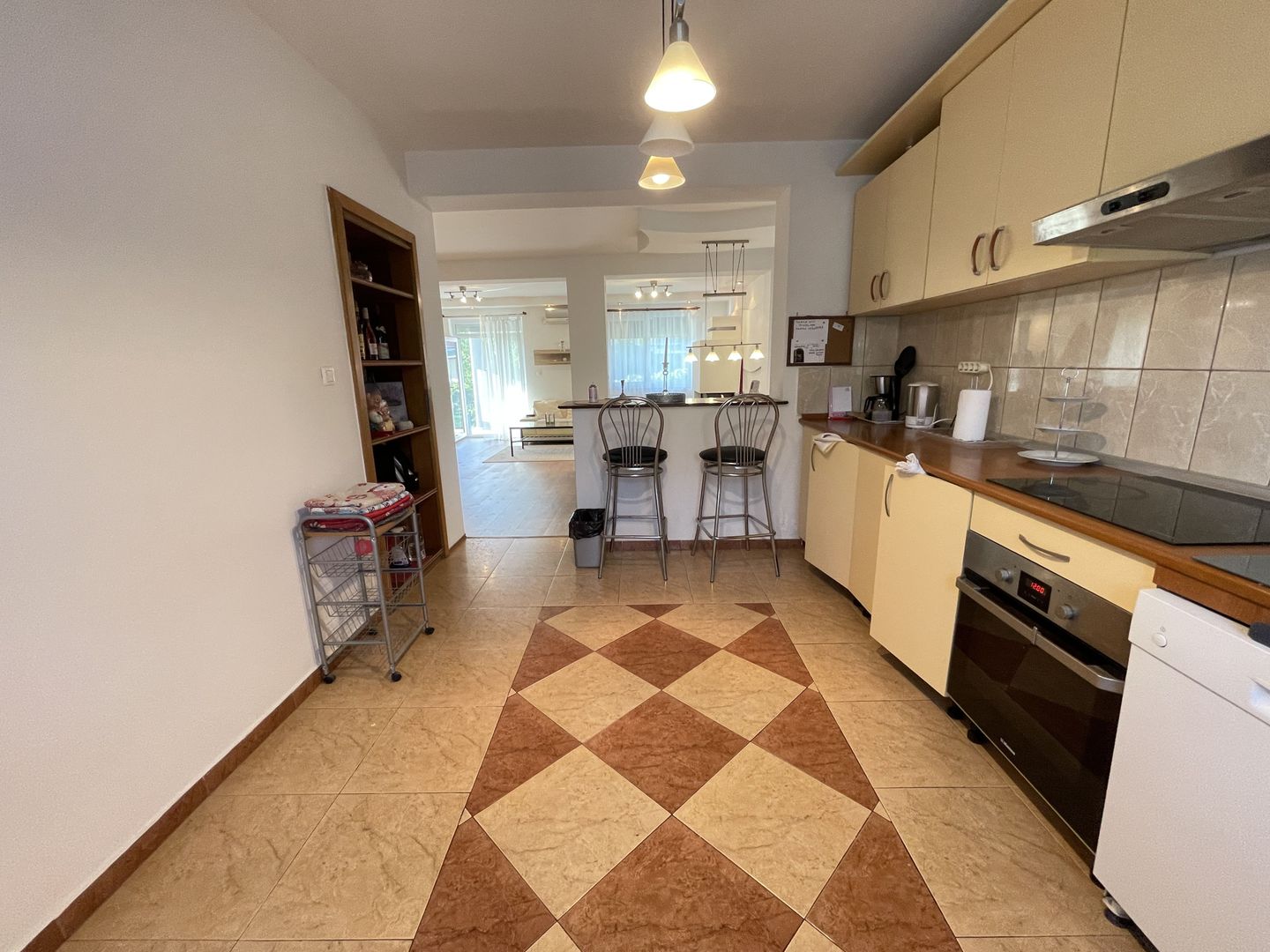 Casa spatioasa cu spatiu de relaxare-zona Blascovici - Poză 10