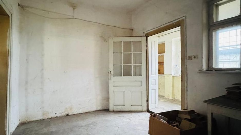 Casa singur in curte cu acces auto si teren 270 mp in zona Razboieni - Poză 1