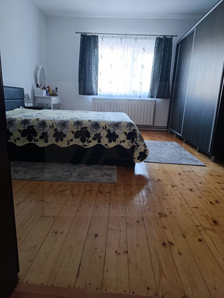 Casa Cisnadie etaj 1 integral cu intrare separata si curte comuna - Poză 1