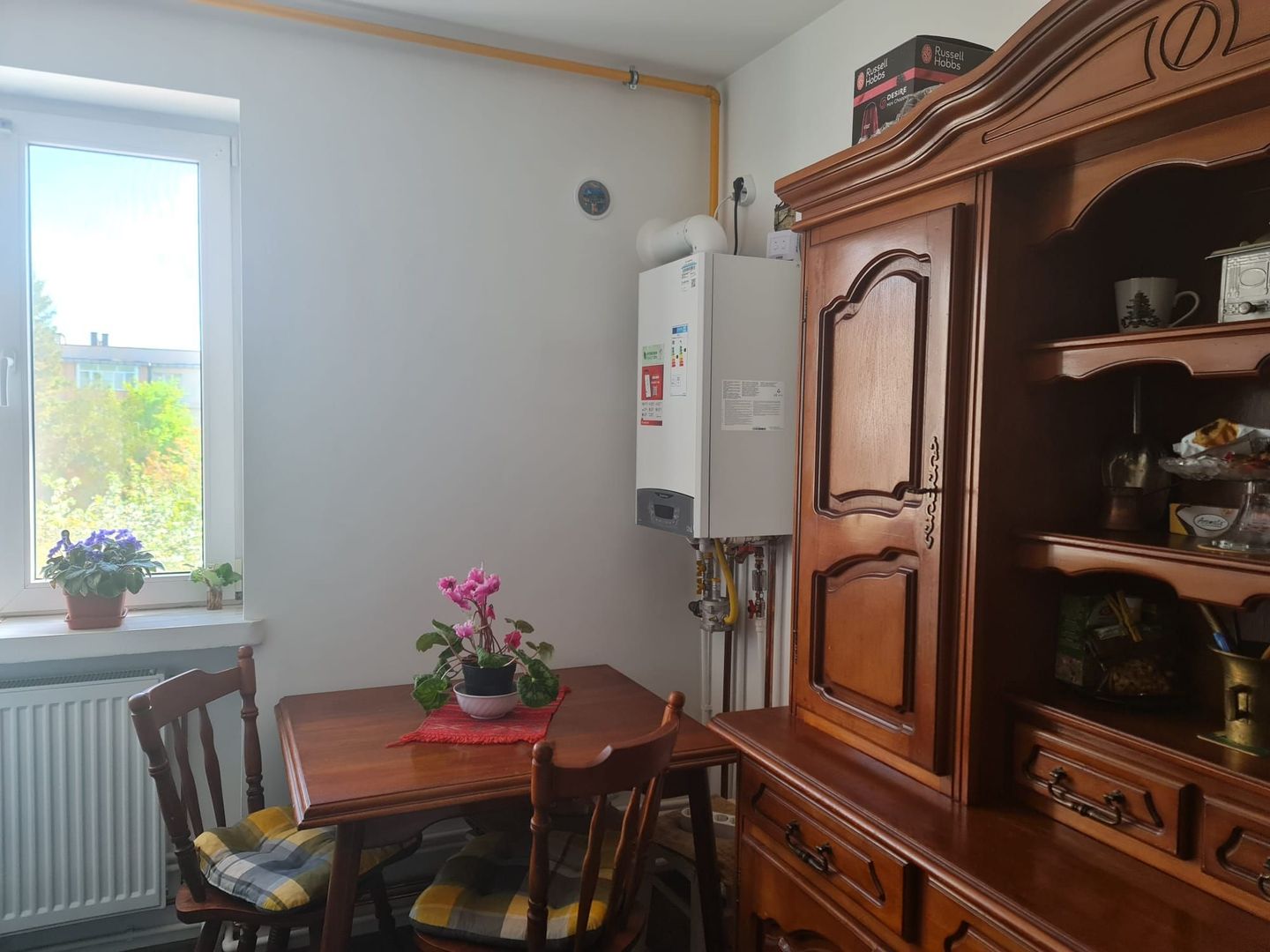 vand  apartament 2 camere, zona centrala, etaj 2, centrala gaz - Poză 2