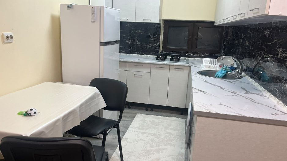 Apartament 2 camere, de inchiriat+ loc de parcare si terasa in curte - Poză 4