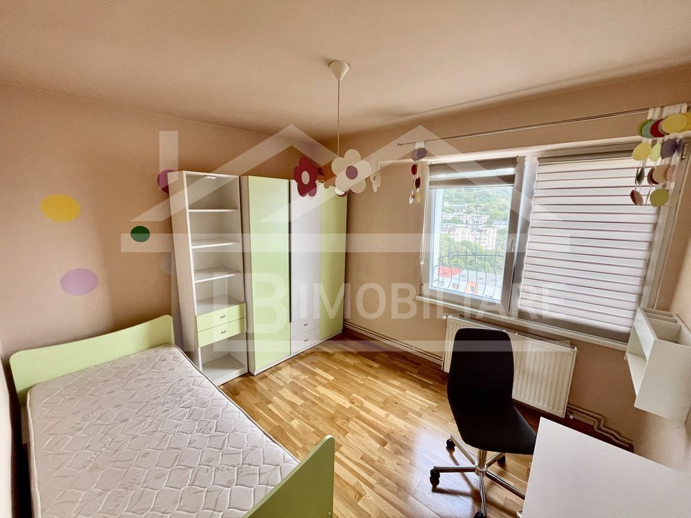 Apartament cu 3 camere, 70 mp, decomandat, Zona Fortuna - Poză 3