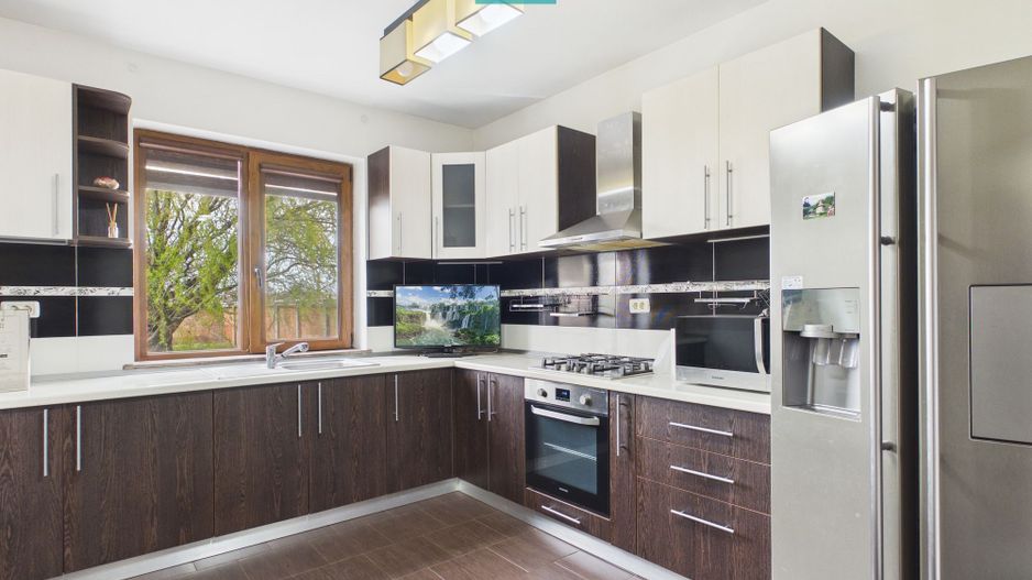 Casă spațioasă în Sântana - Poză 20