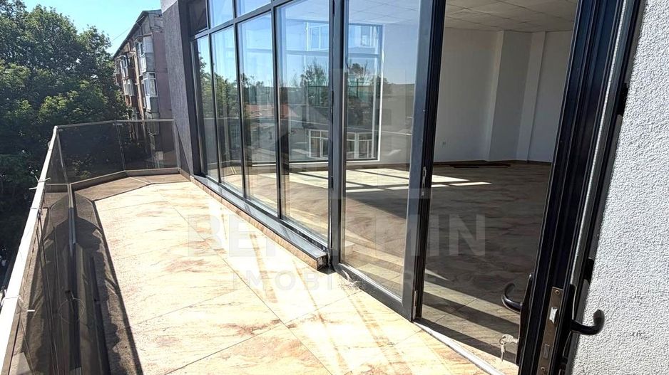 Spatiu comercial pe Bulevardul Decebal - Rovine - Helmat 100mp - Poză 10