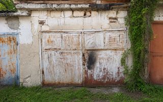 Garaj solid cu subsol mare – perfect pentru mașină sau depozitare. - Poză 3