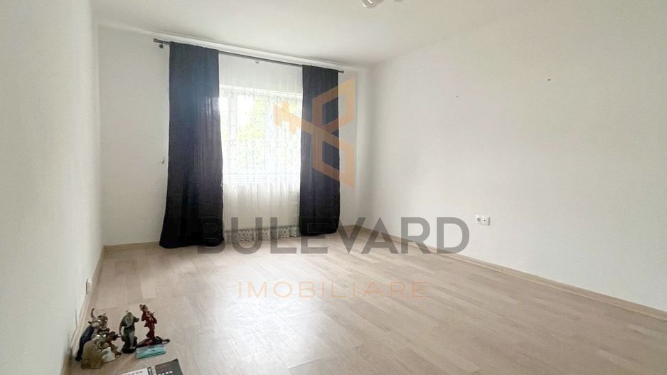 Apartament 3 camere etaj 1, zona centrala! - Poză 3