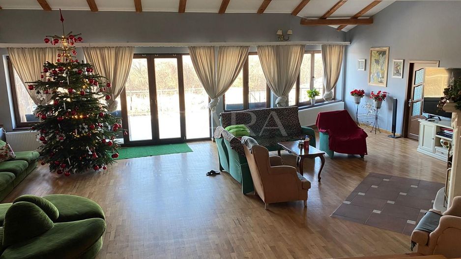 Vilă modernă cu piscină și terase generoase, zona Faget - Poză 2