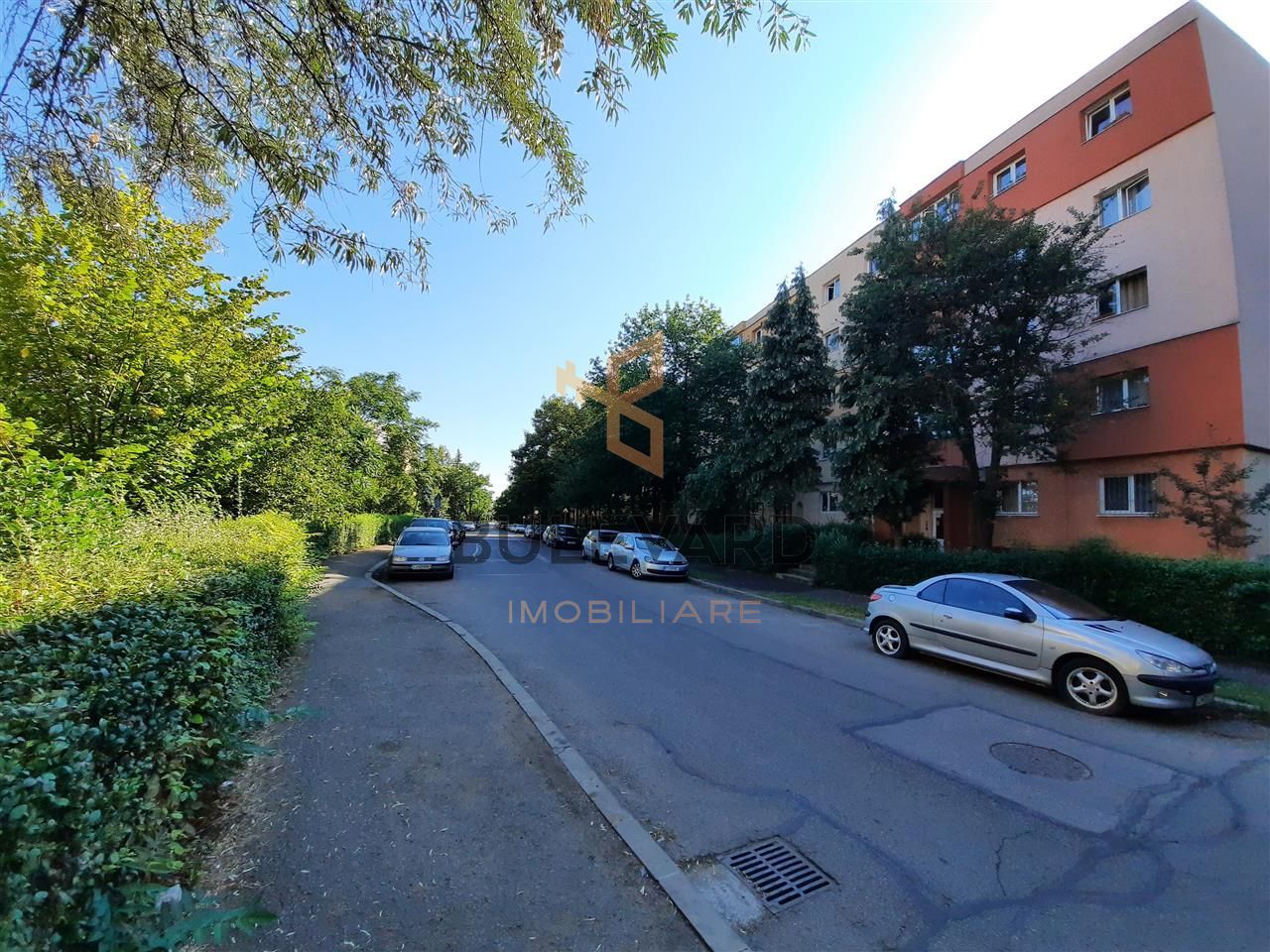 Ap 3 camere decomandate, semicentral, zona verede si linistita - Poză 1