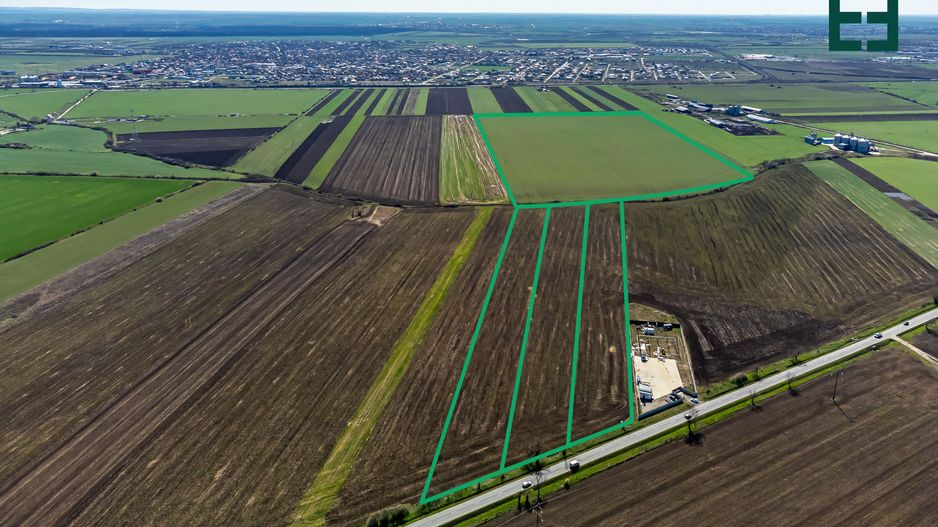 Teren intravilan cu acces la Drum Județean DJ 709 - 275200 mp - Poză 3