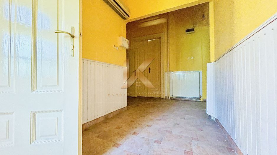 Apartament deosebit cu istorie,  2 camere Palatul Bohus (Centru). - Poză 3