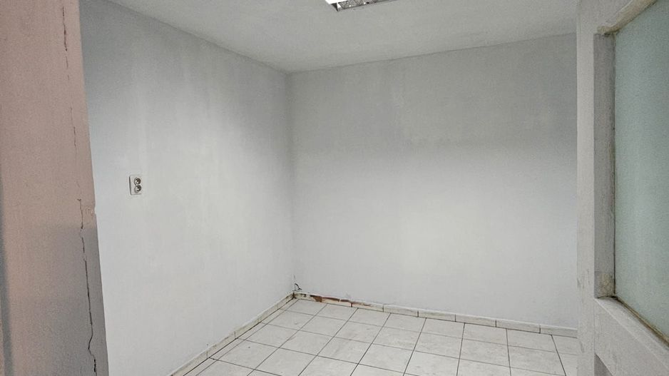 Vanzare Boxa demisol, Bvd. Republicii - Poză 11