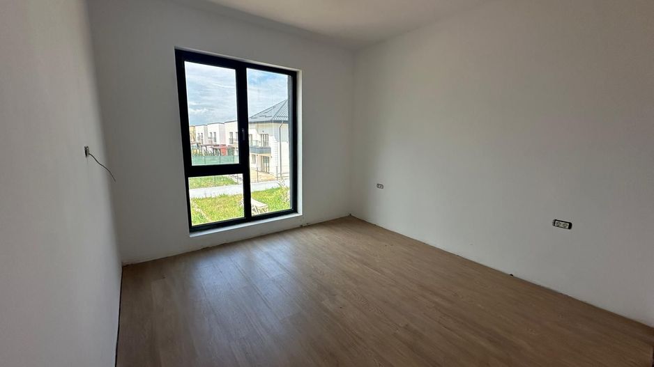 Duplex cu grădină și piscină privată într-un complex exclusivist din Tunari - Poză 1