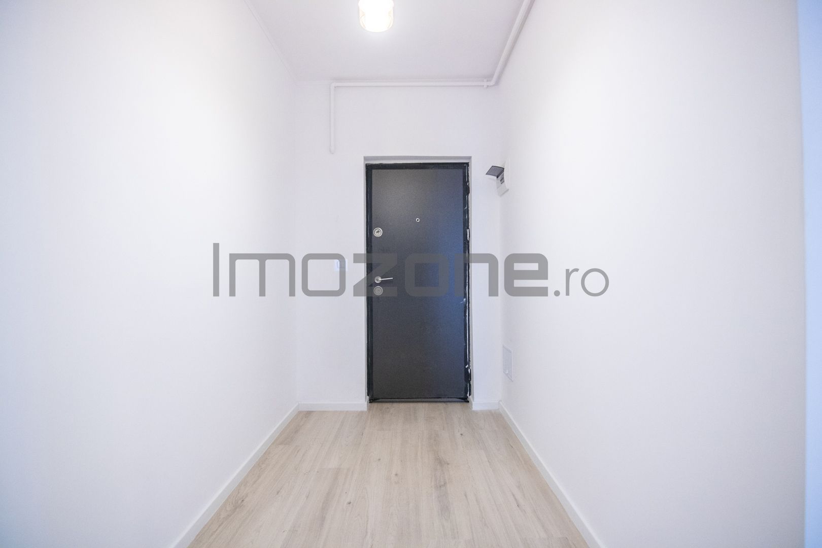 Ansamblul Primavara, 2 camere, decomandat, 74mp, finisat modern si centrala noua - Poză 8