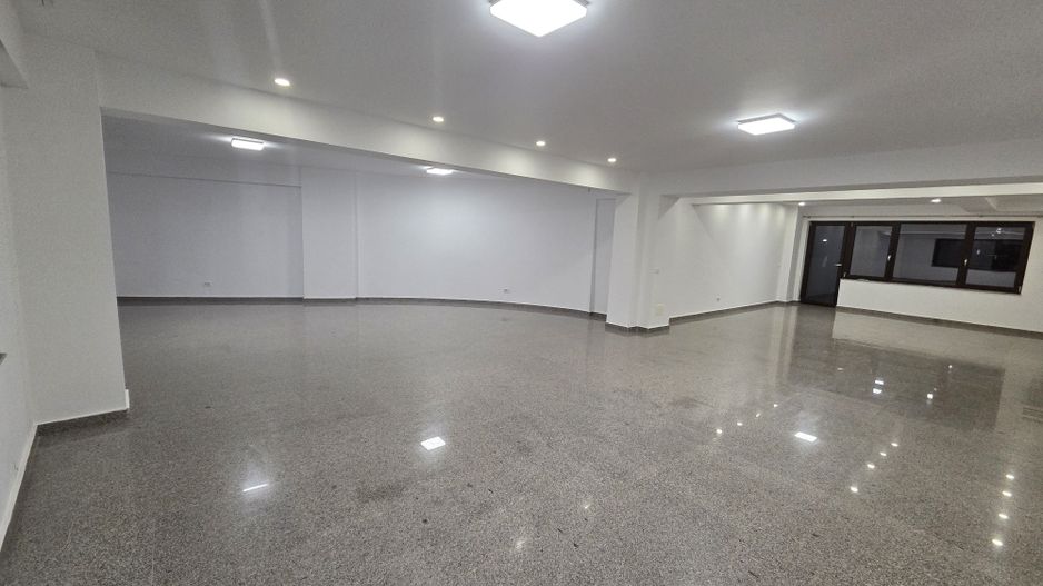 Spatiu comercial, Damaroaia/ Petrom City, terasa 37mp+boxa+2locuri par - Poză 2