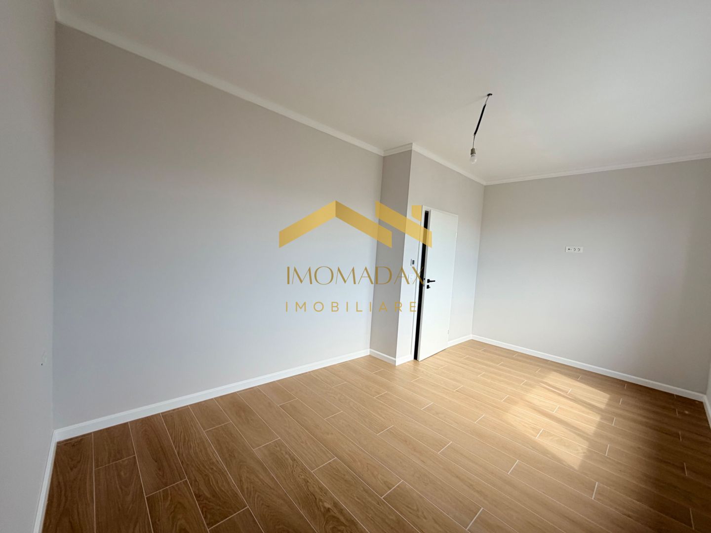 Bucovăț-Duplex 4 Camere-La Cheie - Poză 10