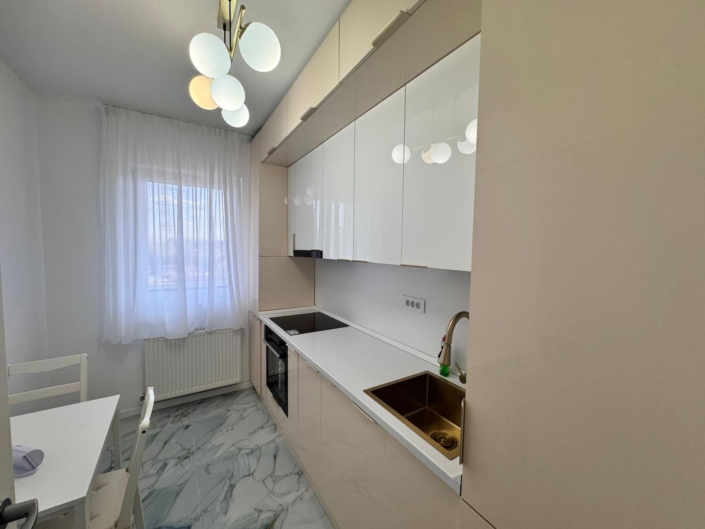AP. 2 CAMERE - PARCARE INCLUSA, CENTRALA PROPRIE, MOBILAT MODERN - Poză 6
