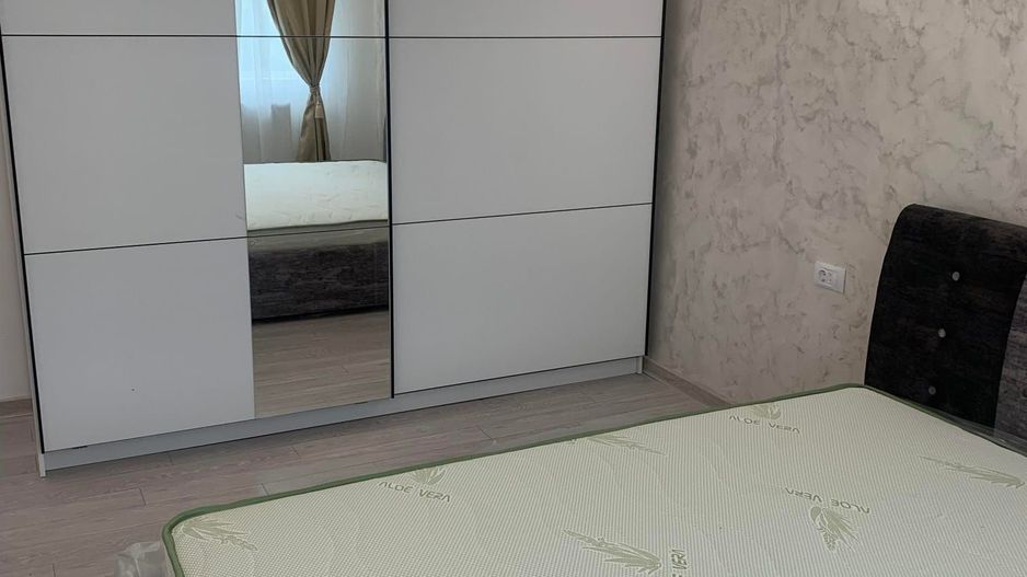Apartament renovat 2 camere Dec 52 mp Tatarasi 93900 euro - Poză 2