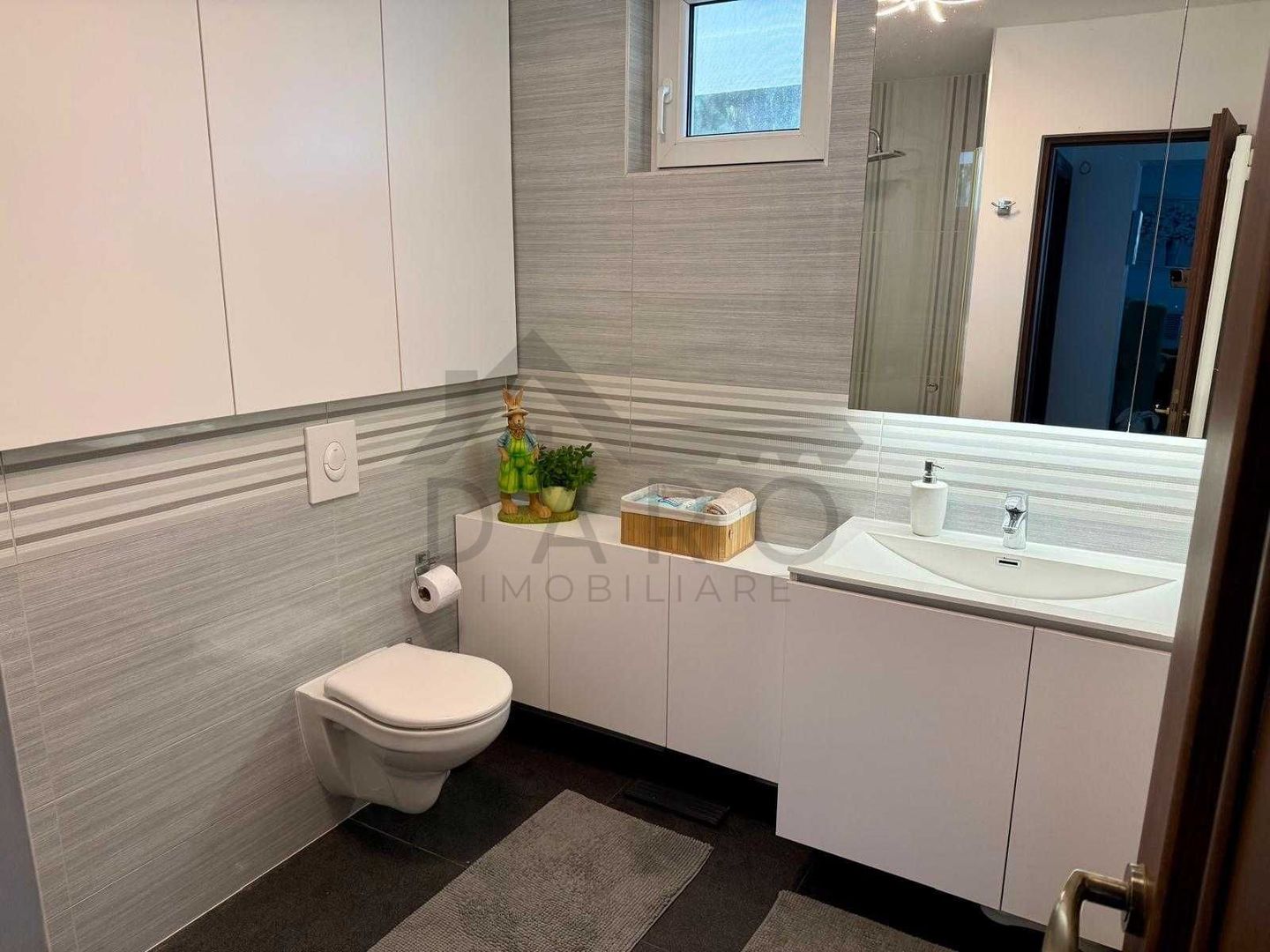 Apartament cu 2 camere, decomandat, etajul 3, complet renovat, ideal pentru locuit sau investiție, situat in cartierul Tudor, str Moldovei. - Poză 6